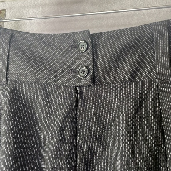 Banana Republic Women's Wool + Elastane Pin Stripe Pencil Skirt Black Size 6 - Picture 3 of 7